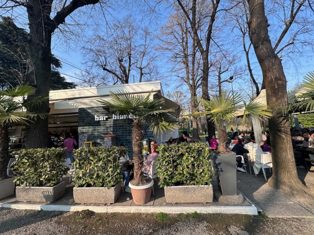 Bar Bianco im Mailänder Stadtpark Giardini Indro Montanelli