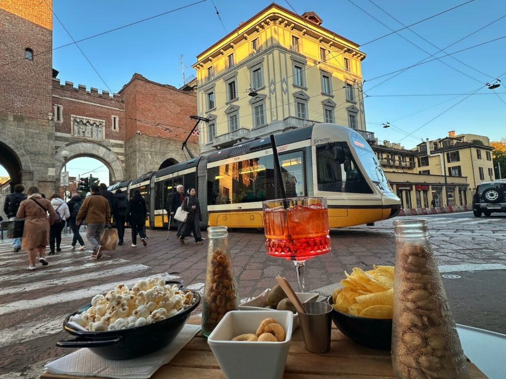 Aperitivo mitten in Mailand am Corso di Porta Ticinese