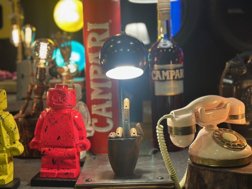 Telefone und elektronische Artikel auf dem Mailand Ost Markt für Vintage und Retro Fans, beschrieben auf dem Blog Slow in the City