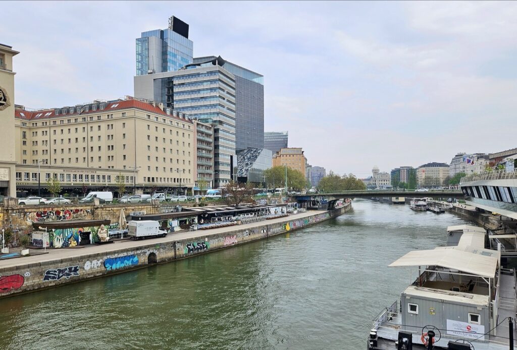 Donaukanal in Wien, ideal für eine Stadtwanderung abseits der Touristenmassen