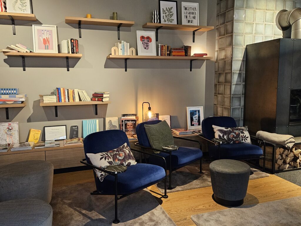 Wohnzimmerecke im Hotel Gilbert Wien