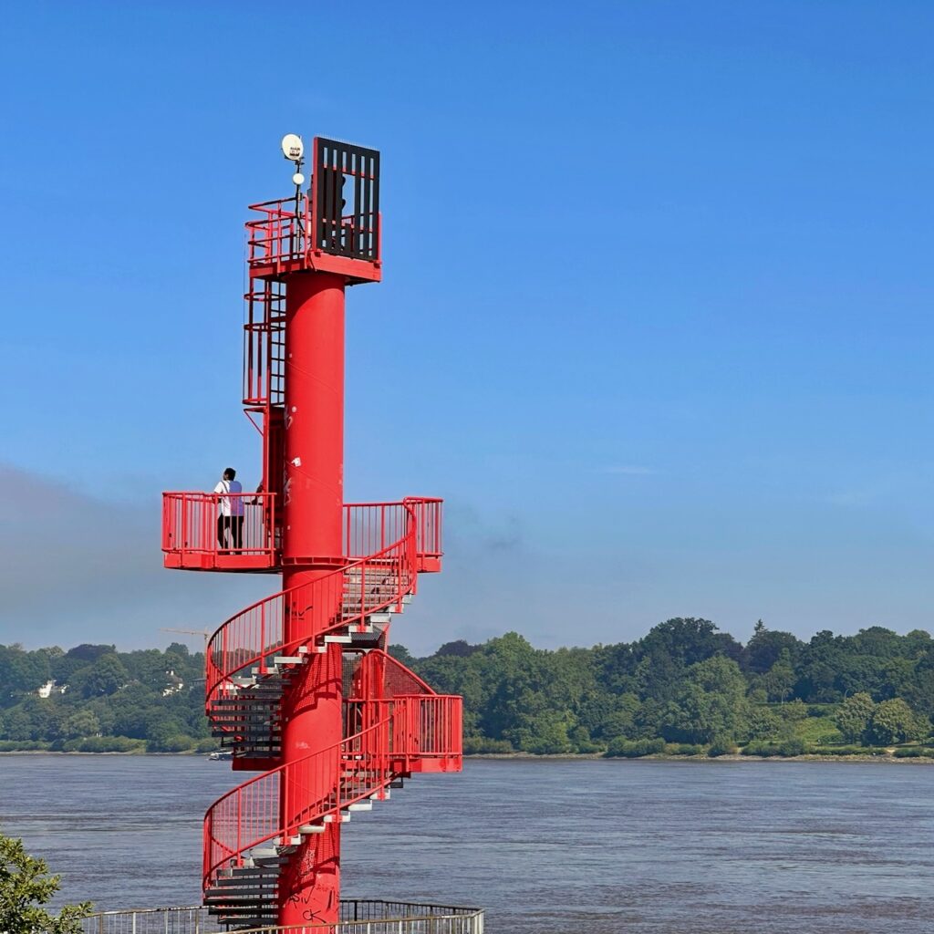 Aussichtsturm im Rüschpark von Finkenwerder bei Hamburg, ideal für Ship Spotting und Ausblick zum Airbus Gelände